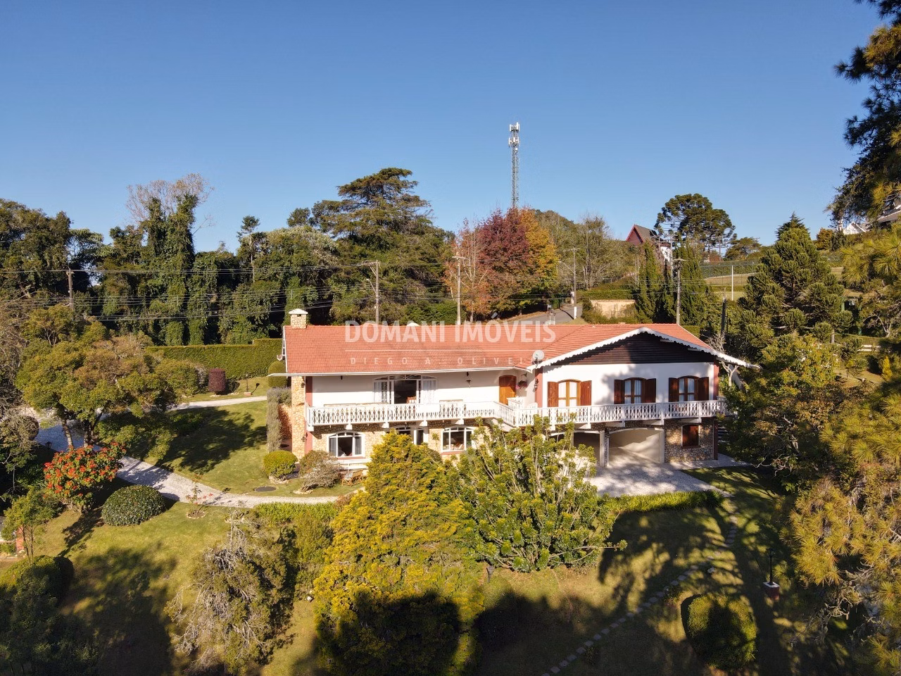 Casa de 2,250 m² em Campos do Jordão, SP