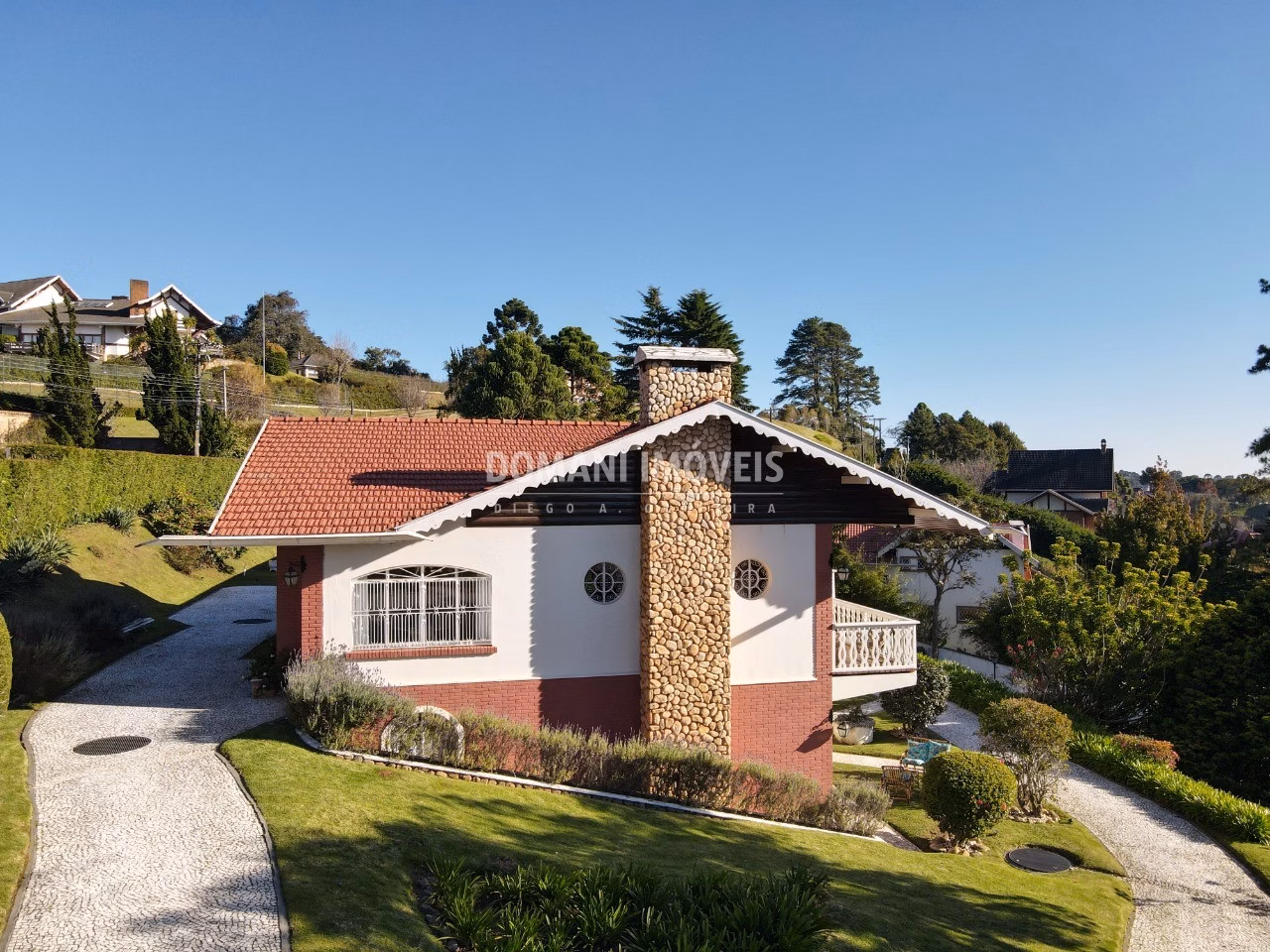 Casa de 2,250 m² em Campos do Jordão, SP