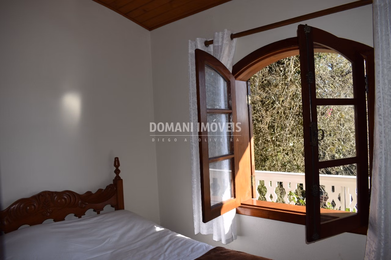Casa de 2,250 m² em Campos do Jordão, SP