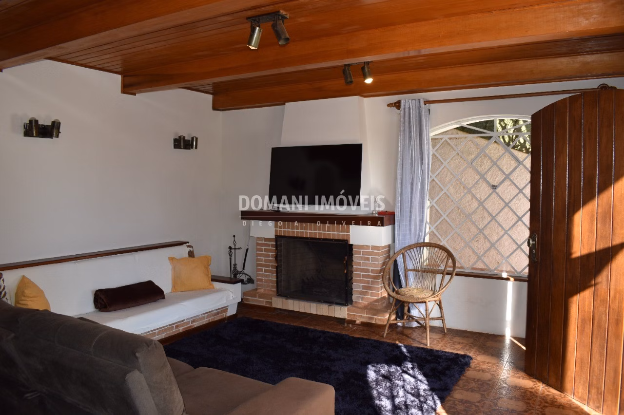Casa de 2,250 m² em Campos do Jordão, SP