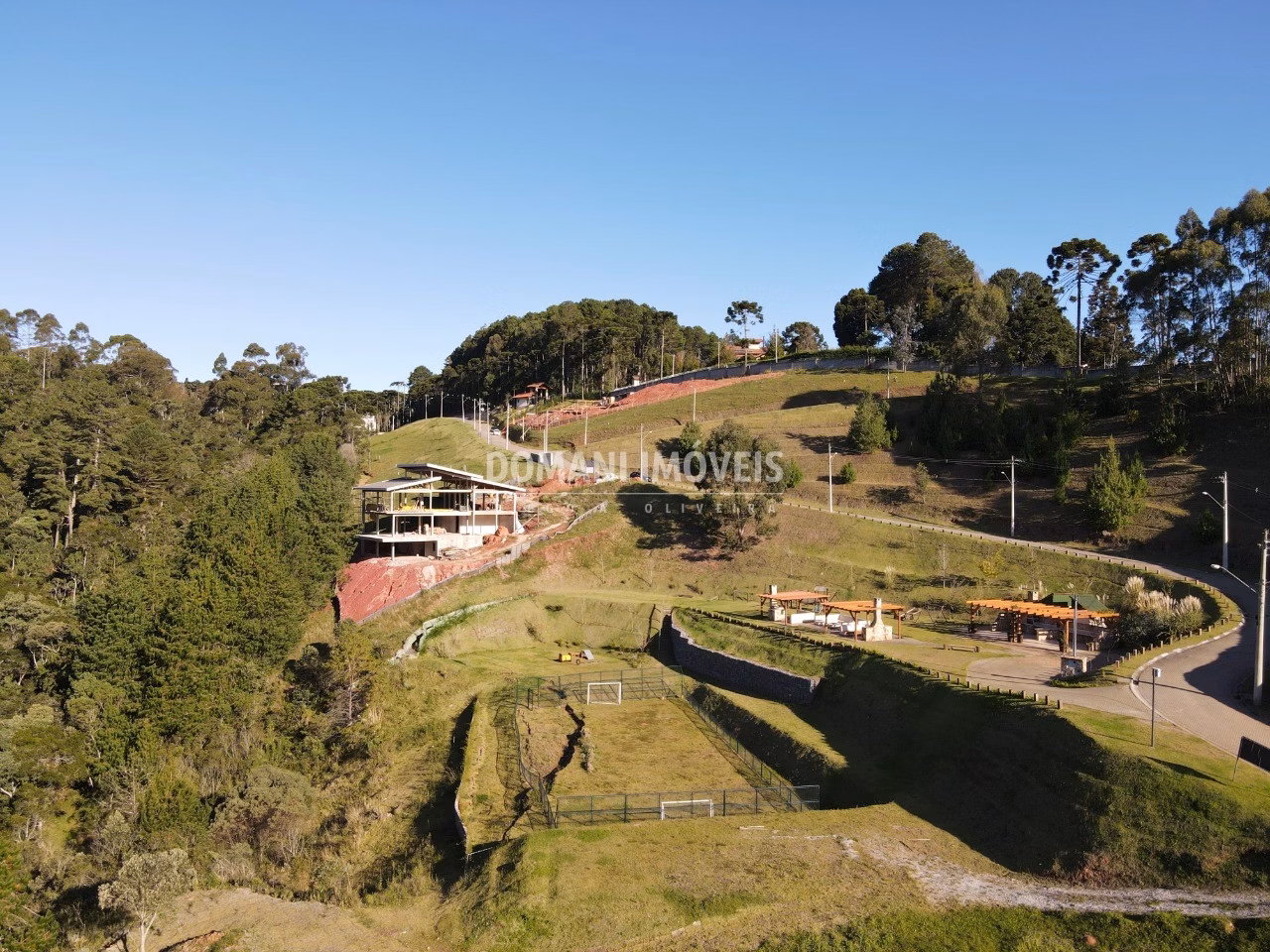 Terreno de 1.050 m² em Campos do Jordão, SP