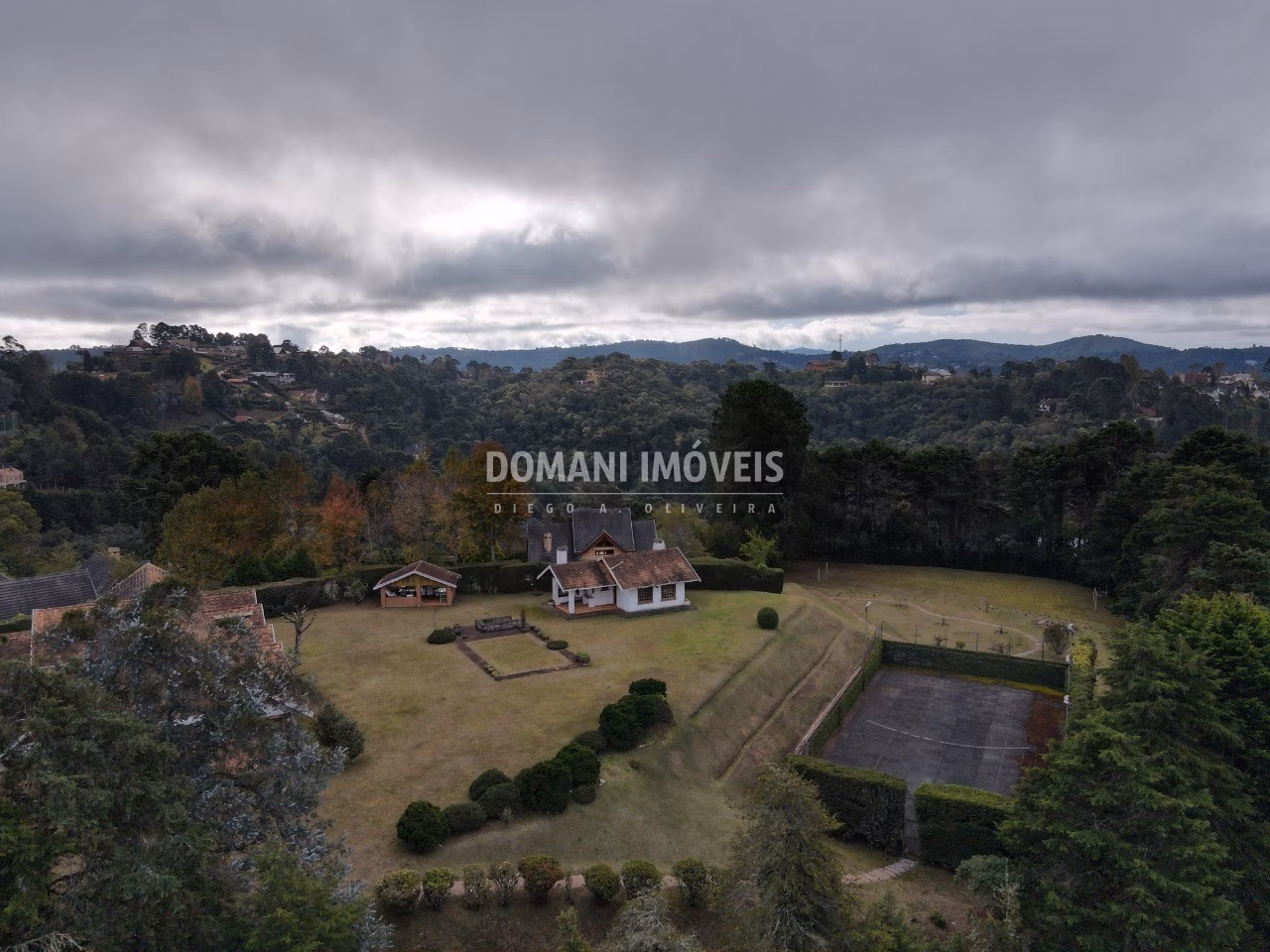 Casa de 8.430 m² em Campos do Jordão, SP
