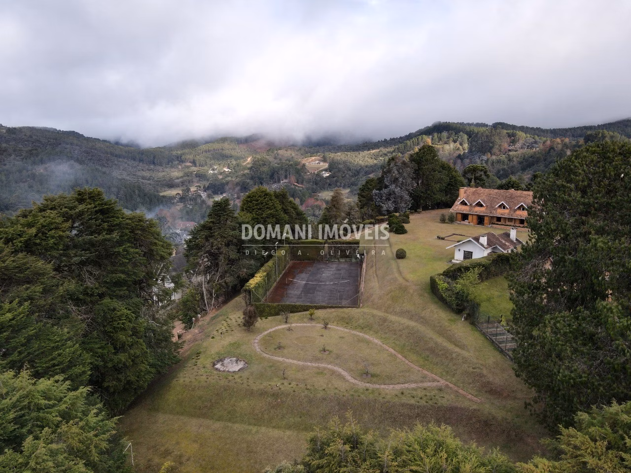Casa de 8.430 m² em Campos do Jordão, SP