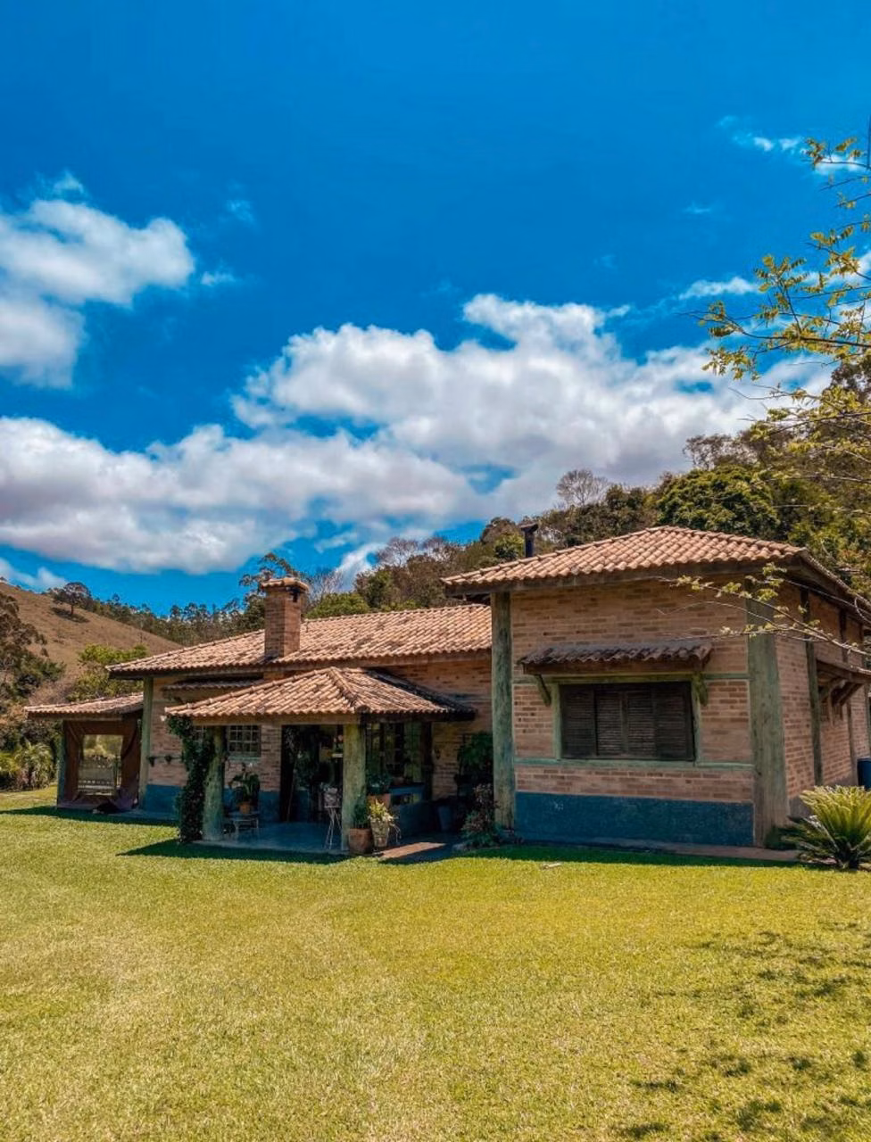 Chácara de 8.895 m² em Paraibuna, SP