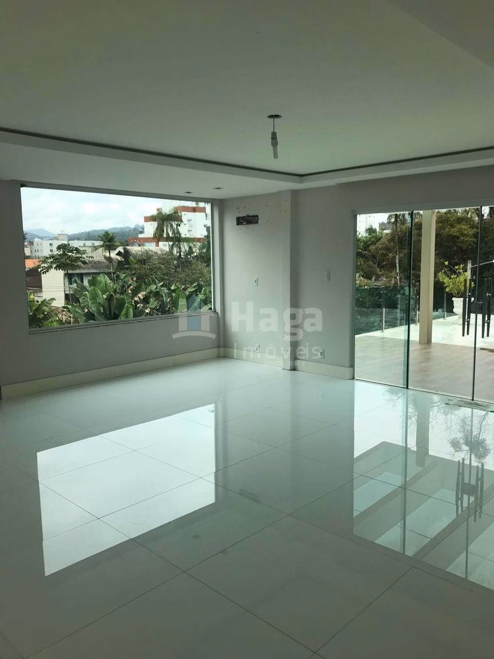 Casa de 595 m² em Brusque, SC