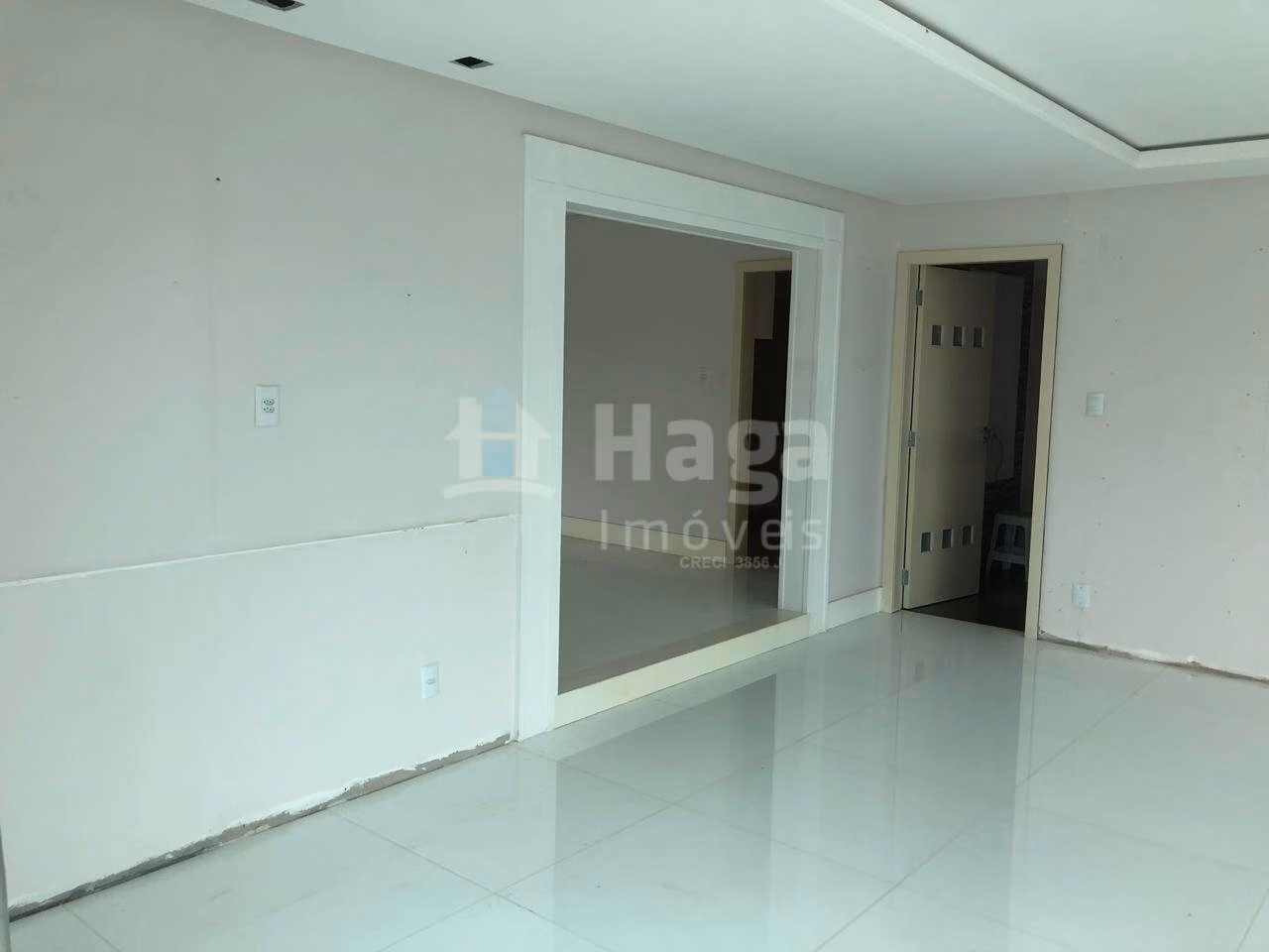 Casa de 595 m² em Brusque, SC