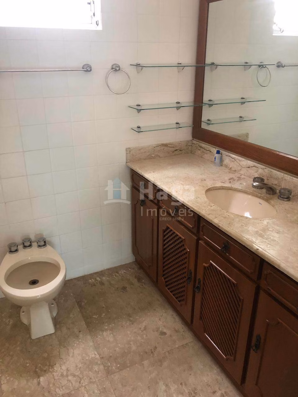 Casa de 595 m² em Brusque, SC