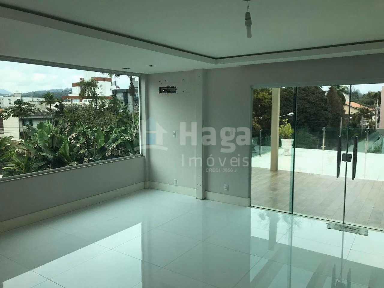 Casa de 595 m² em Brusque, SC