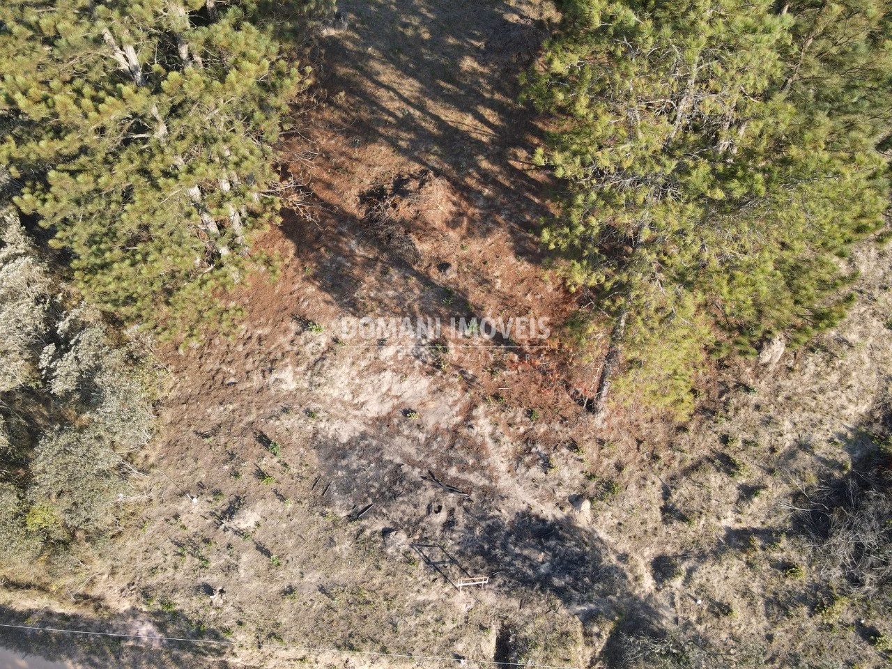 Terreno de 1.360 m² em Campos do Jordão, SP