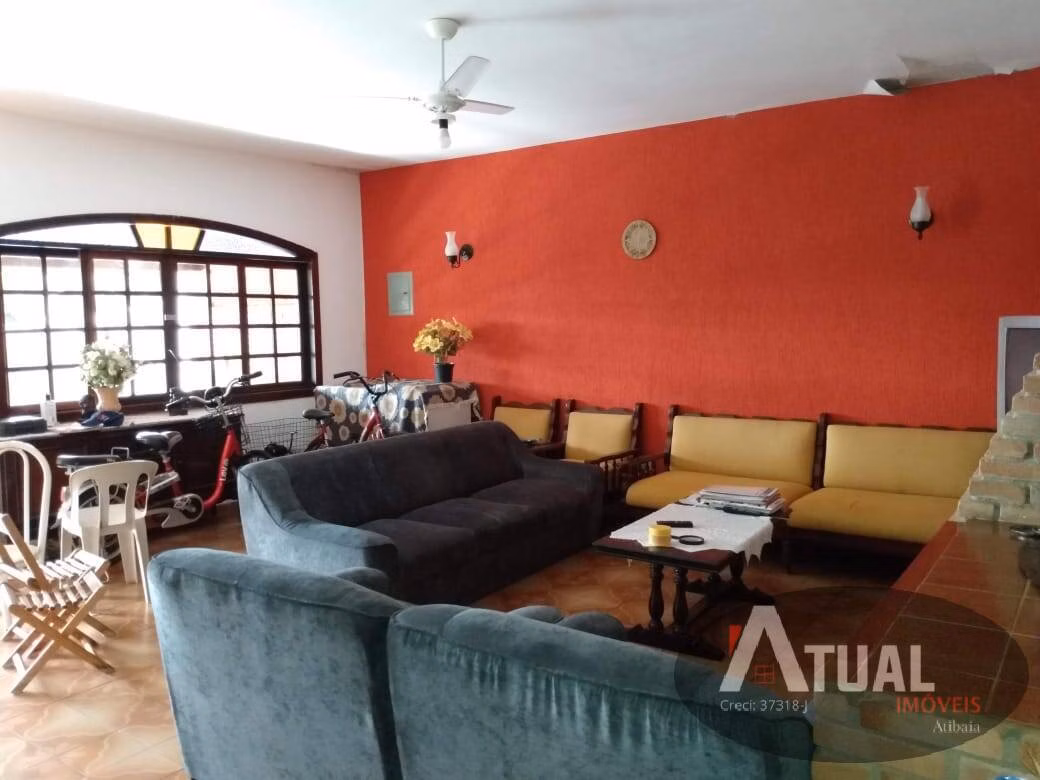 Casa de 360 m² em Atibaia, SP