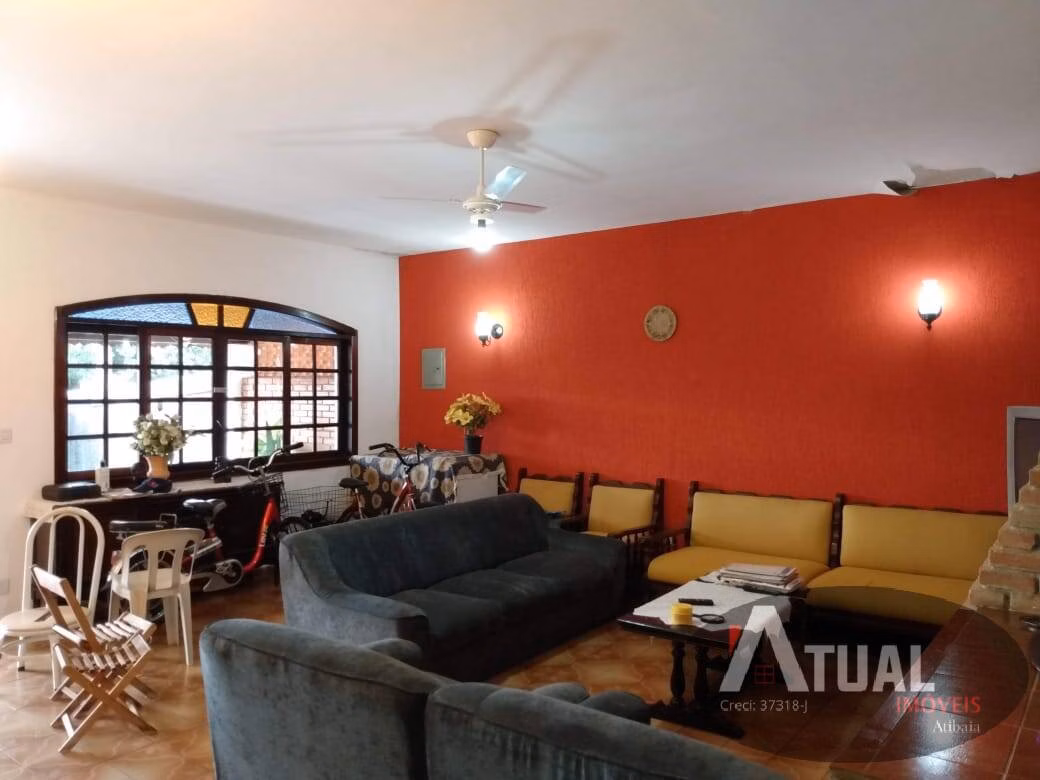 Casa de 360 m² em Atibaia, SP