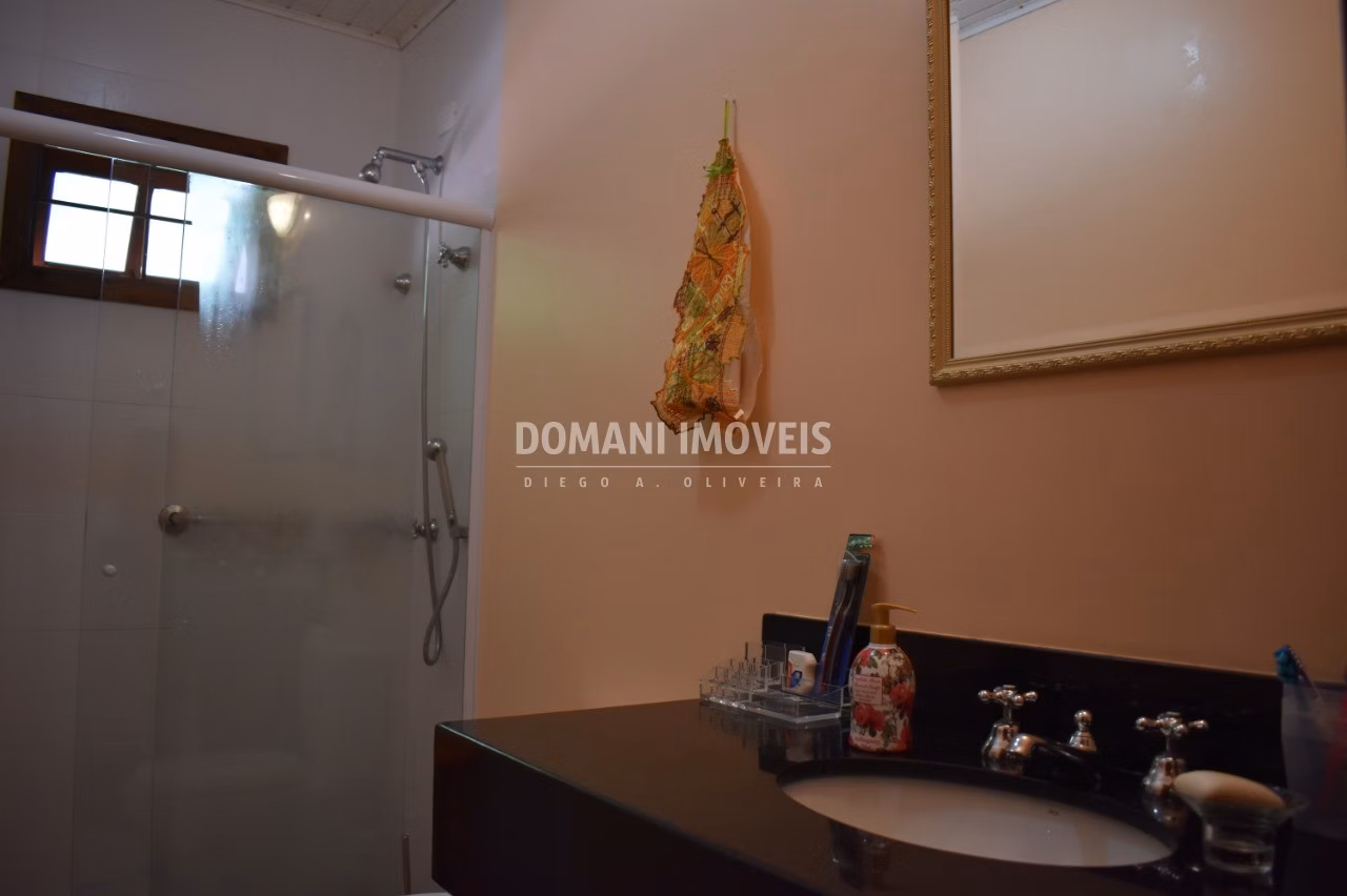 Casa de 2,640 m² em Campos do Jordão, SP