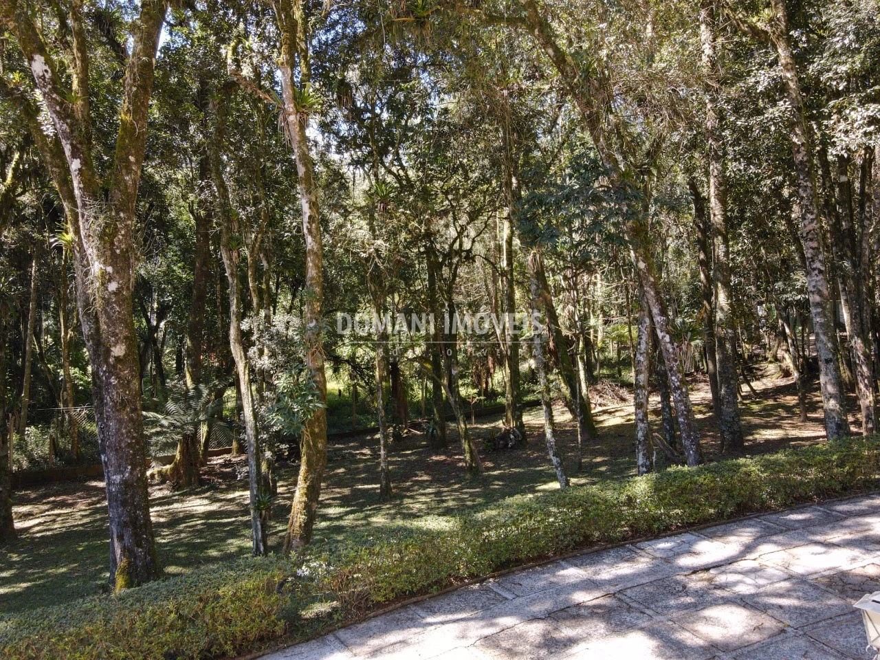 Casa de 2,640 m² em Campos do Jordão, SP