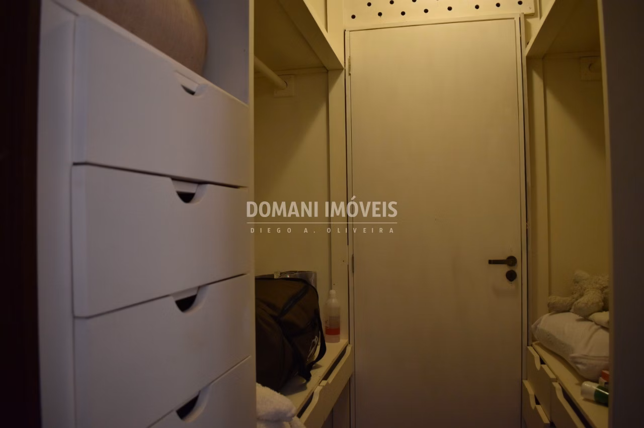 Casa de 2,640 m² em Campos do Jordão, SP