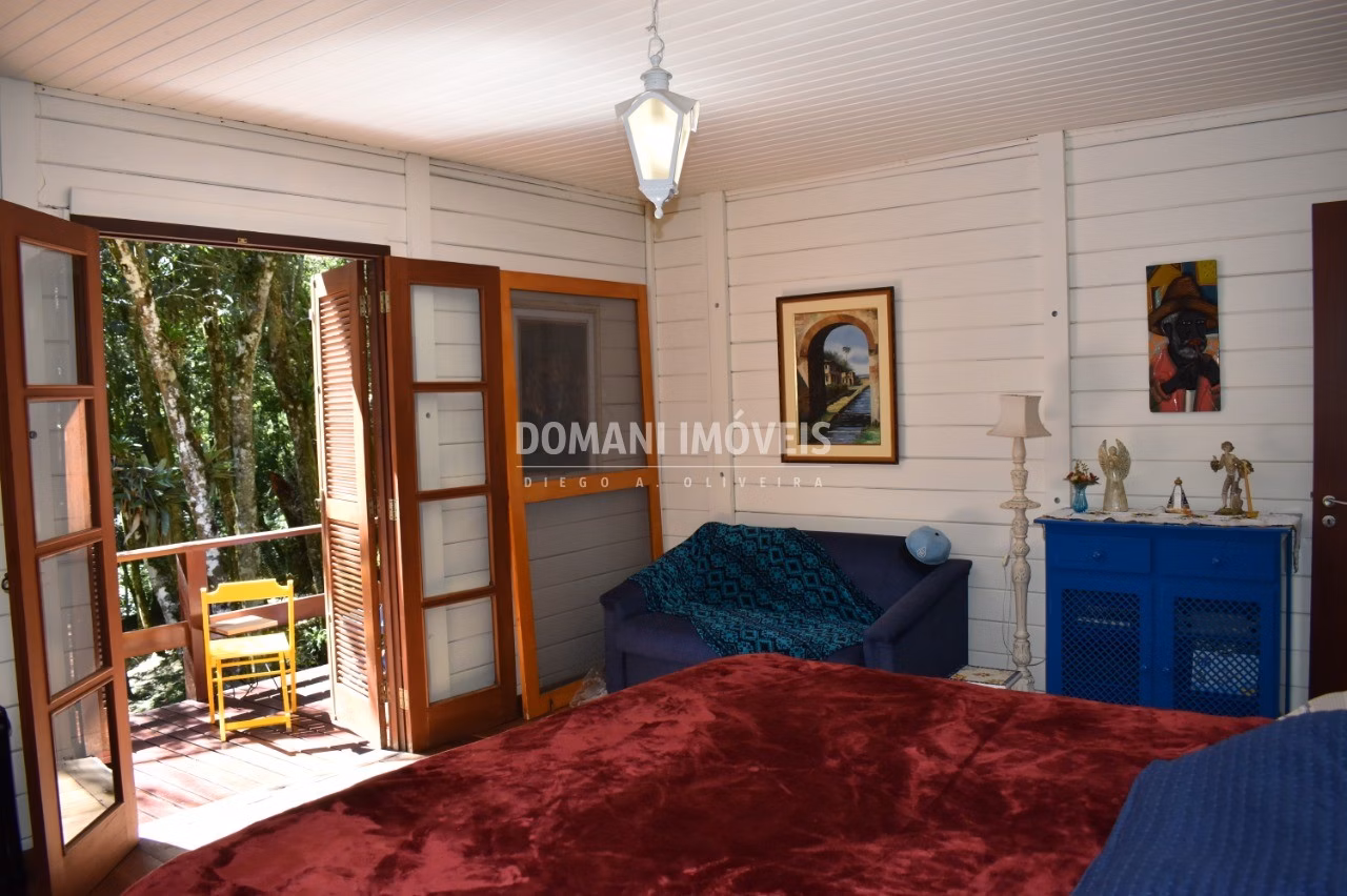Casa de 2,640 m² em Campos do Jordão, SP