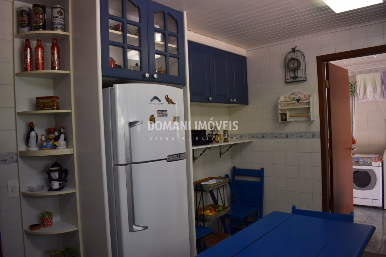 Casa de 2,640 m² em Campos do Jordão, SP