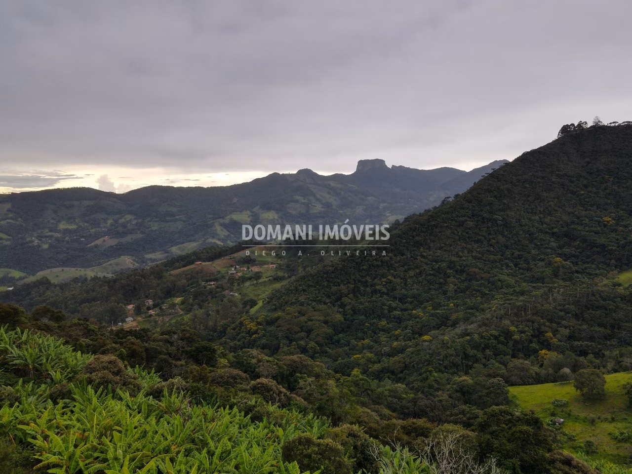 Terreno de 4,100 m² em Campos do Jordão, SP