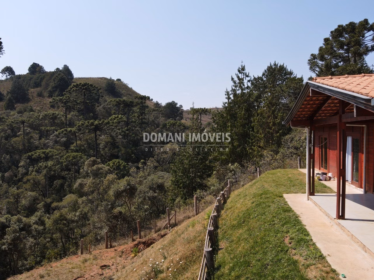 Casa de 2,350 m² em Campos do Jordão, SP