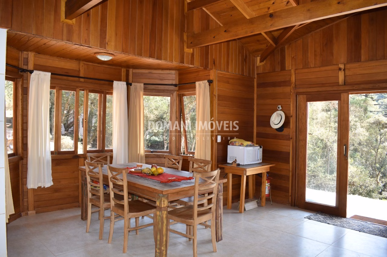 Casa de 2,350 m² em Campos do Jordão, SP