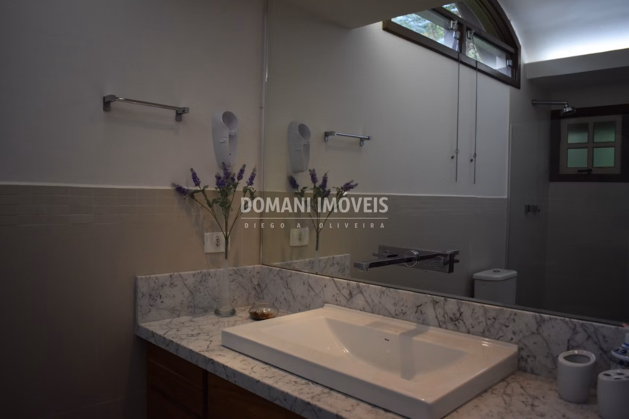 Casa de 3,530 m² em Campos do Jordão, SP