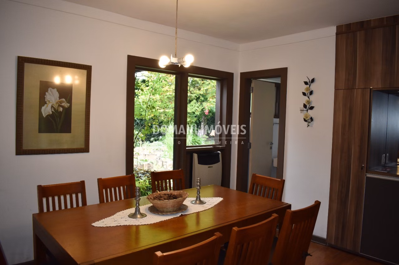 Casa de 3,530 m² em Campos do Jordão, SP