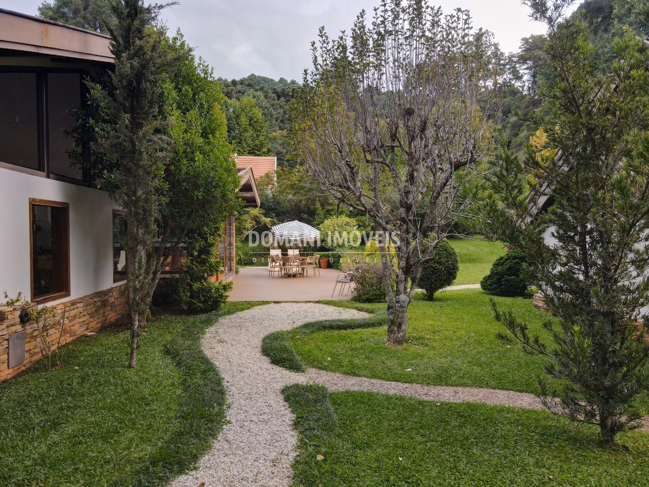 Casa de 3,530 m² em Campos do Jordão, SP