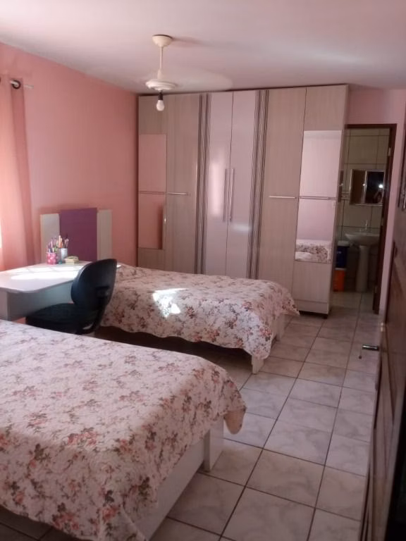 Casa de 200 m² em Várzea Grande, MT