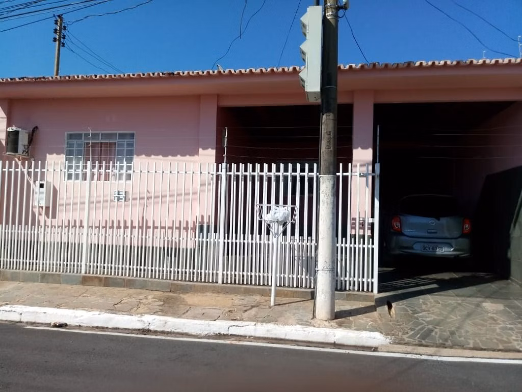 Casa de 200 m² em Várzea Grande, MT