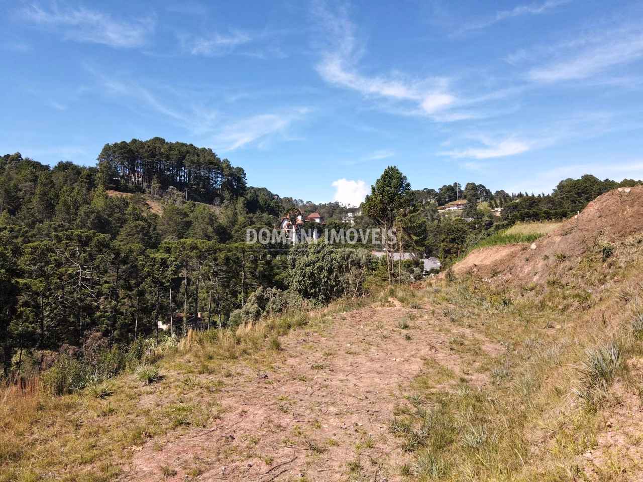Terreno de 2,760 m² em Campos do Jordão, SP