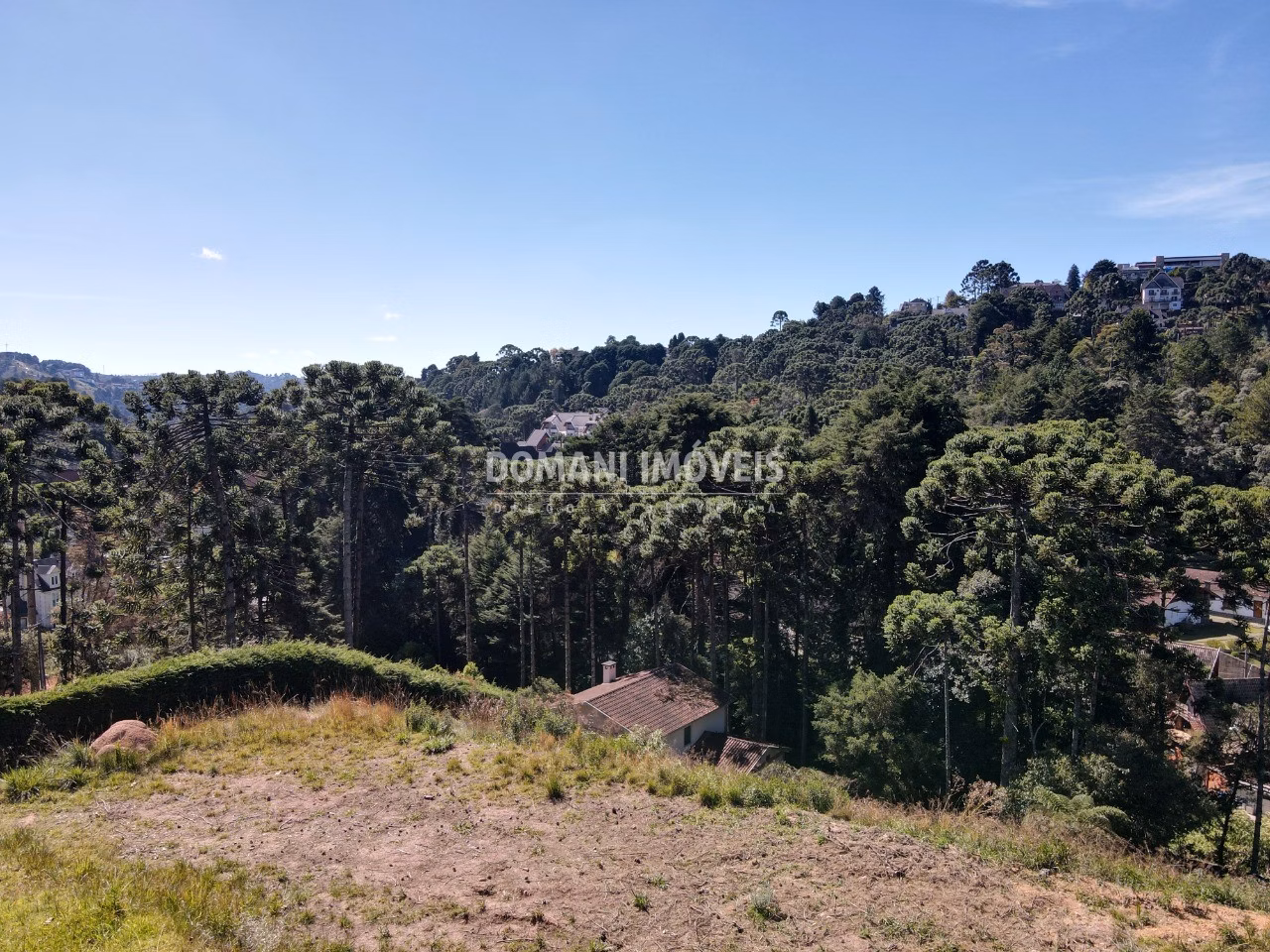 Terreno de 2,760 m² em Campos do Jordão, SP