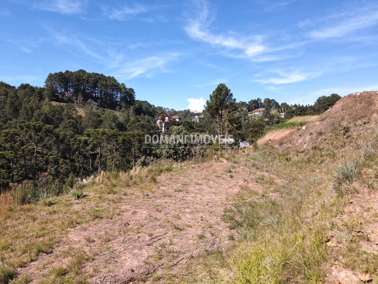 Terreno de 2,760 m² em Campos do Jordão, SP