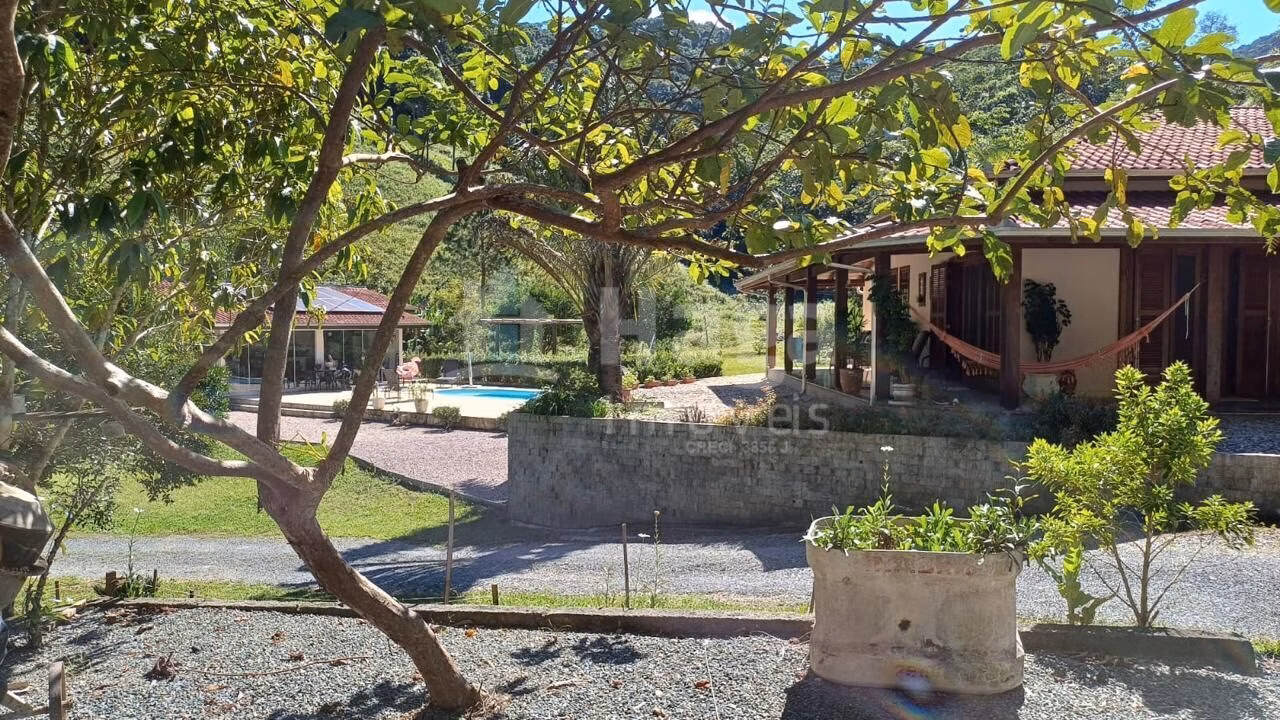 Casa de 230 m² em Nova Trento, SC