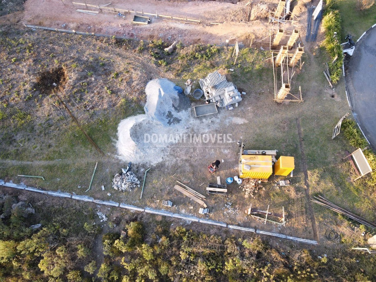 Terreno de 1.060 m² em Campos do Jordão, SP