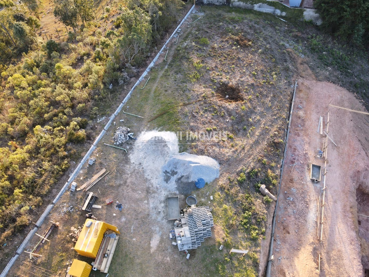Terreno de 1.060 m² em Campos do Jordão, SP