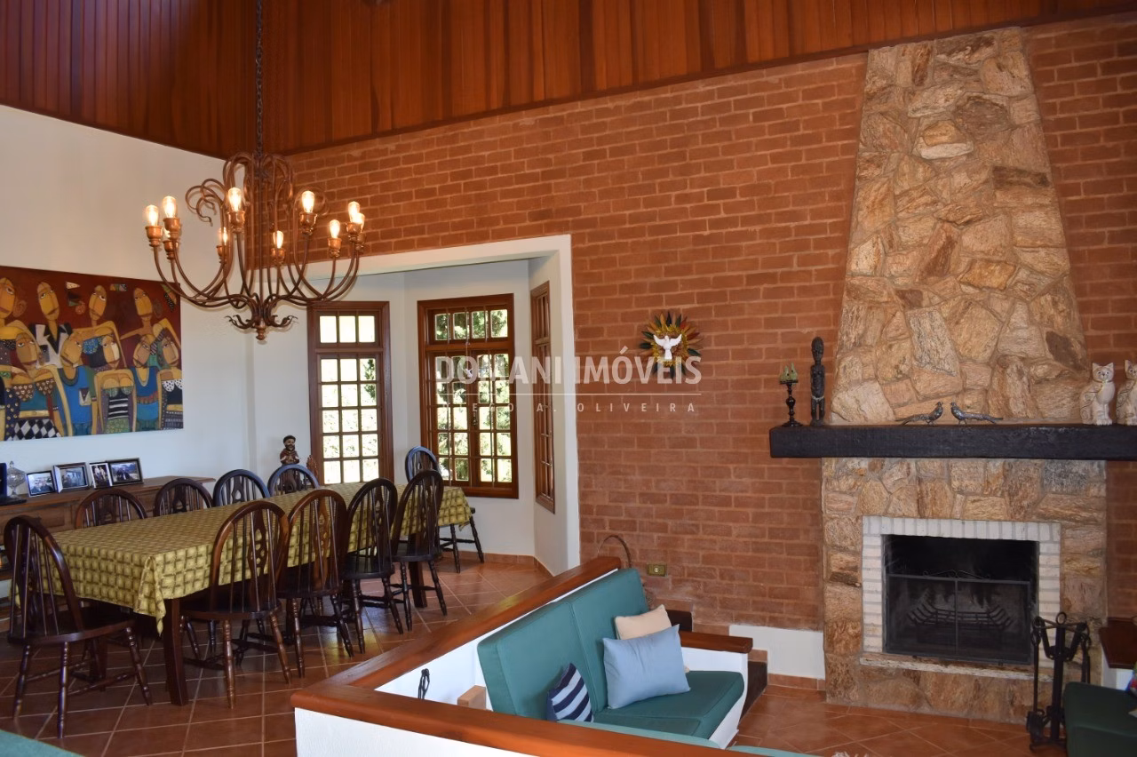Casa de 1.090 m² em Campos do Jordão, SP