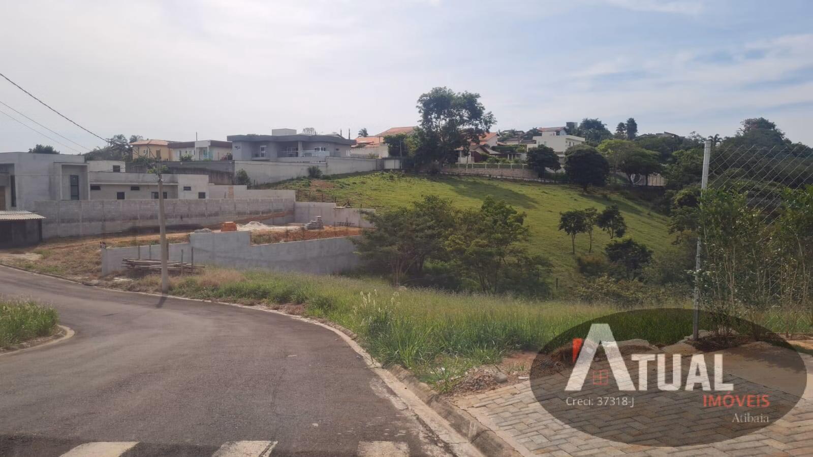 Terreno de 713 m² em Bom Jesus dos Perdões, SP