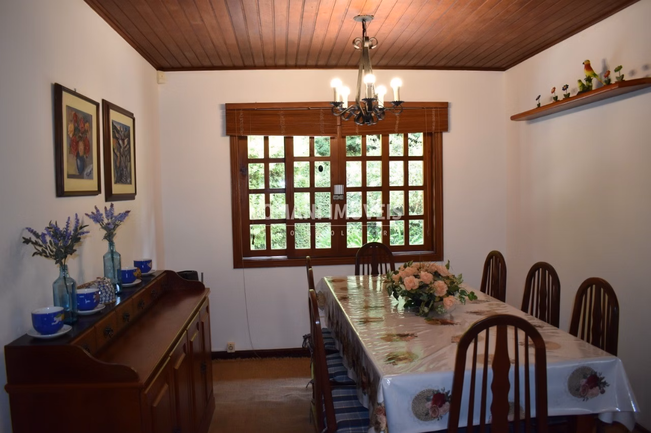 Casa de 1.010 m² em Campos do Jordão, SP