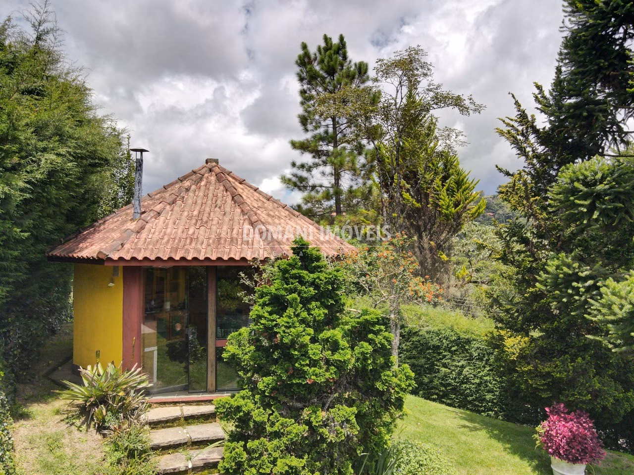 Casa de 1.010 m² em Campos do Jordão, SP