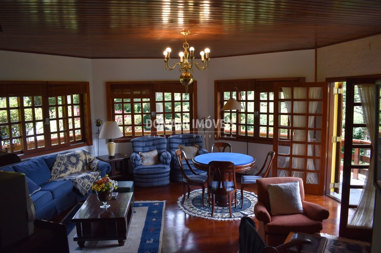 Casa de 1.010 m² em Campos do Jordão, SP