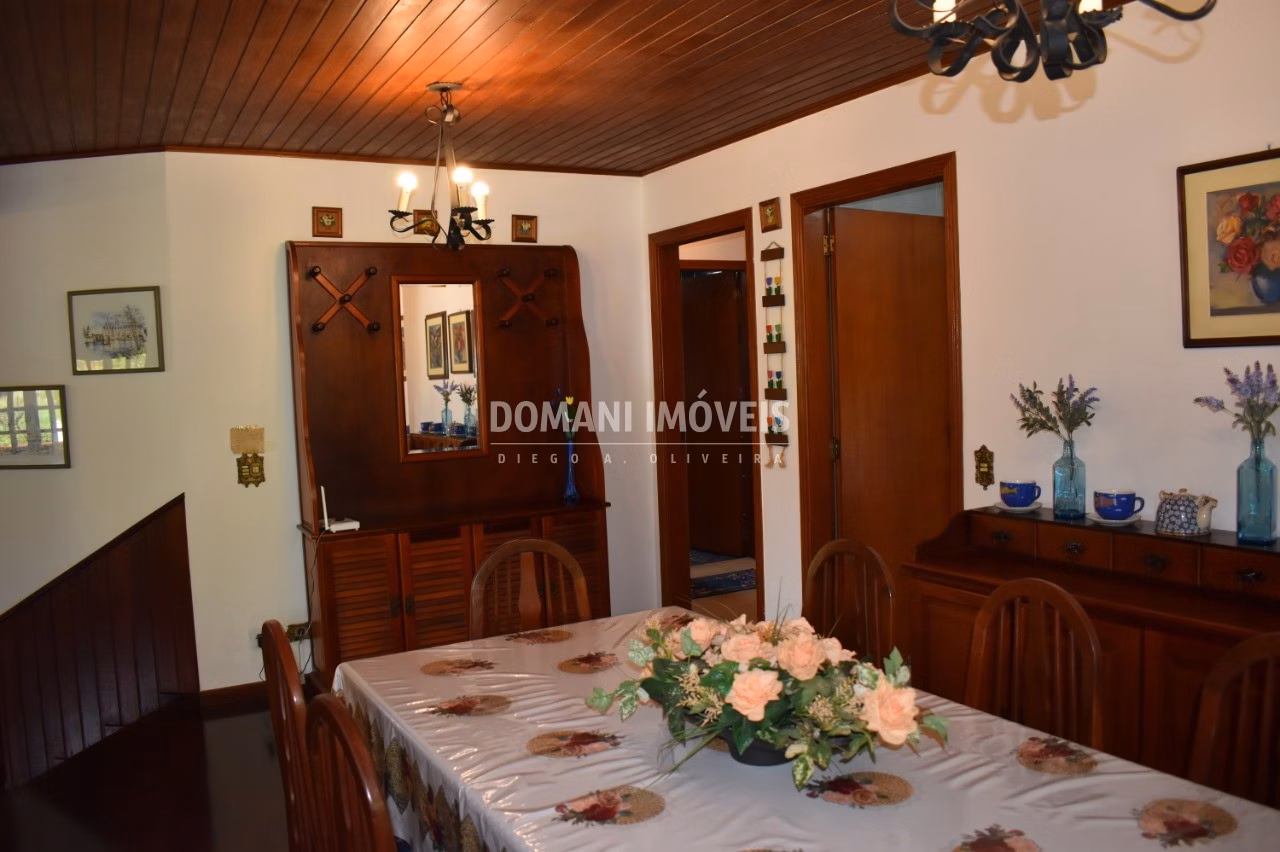 Casa de 1.010 m² em Campos do Jordão, SP