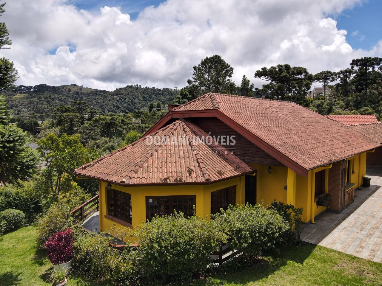 Casa de 1.010 m² em Campos do Jordão, SP