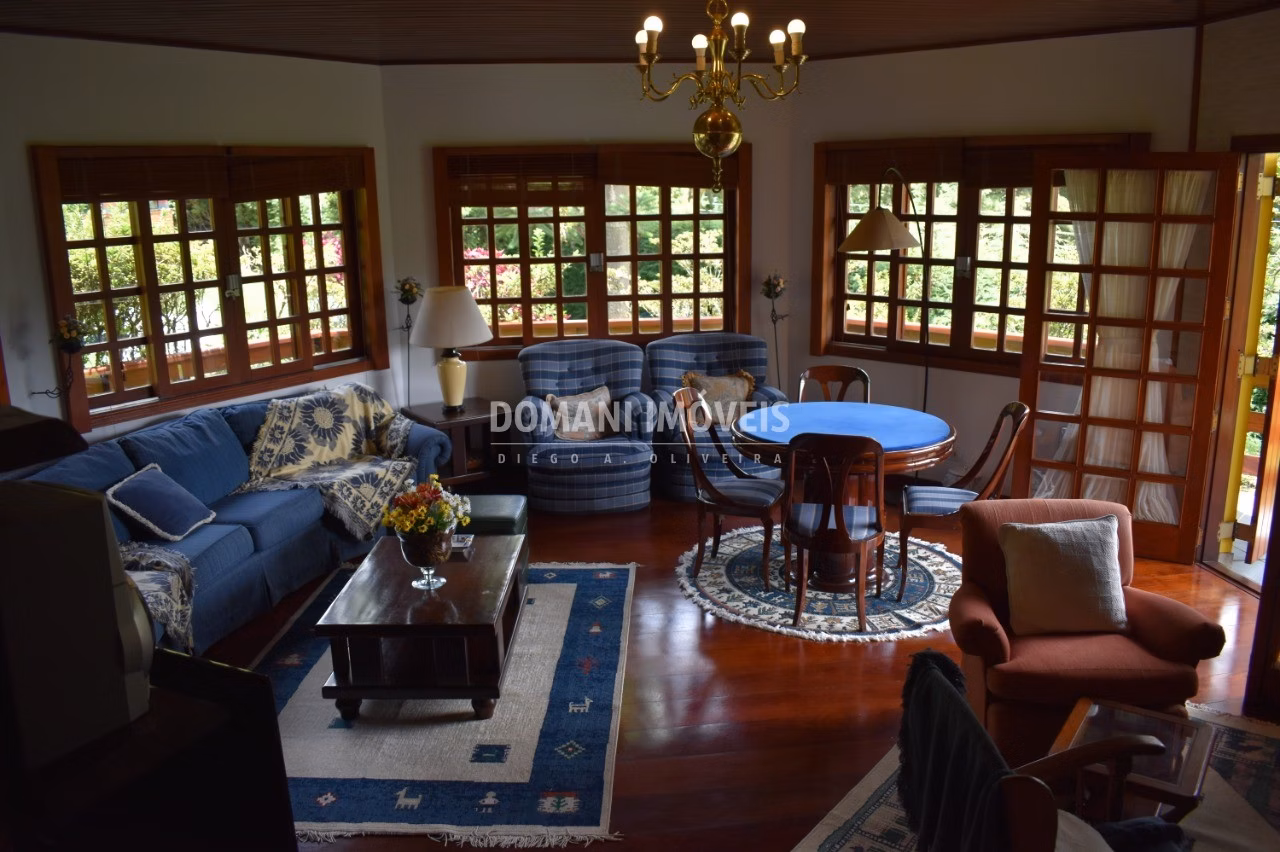 Casa de 1.010 m² em Campos do Jordão, SP