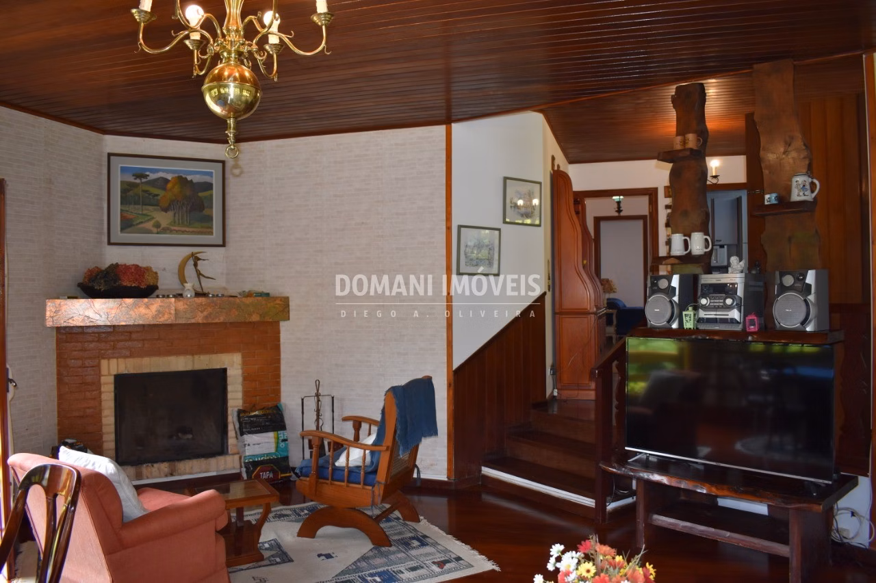 Casa de 1.010 m² em Campos do Jordão, SP