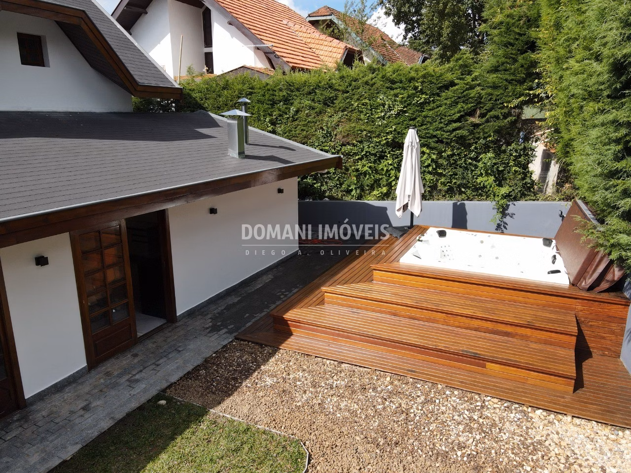 Casa de 390 m² em Campos do Jordão, SP
