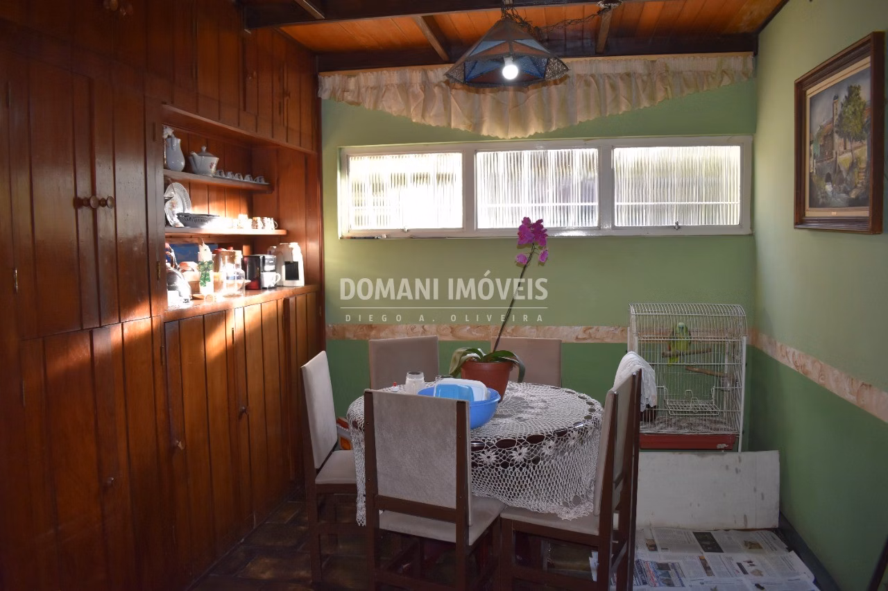 Casa de 380 m² em Campos do Jordão, SP
