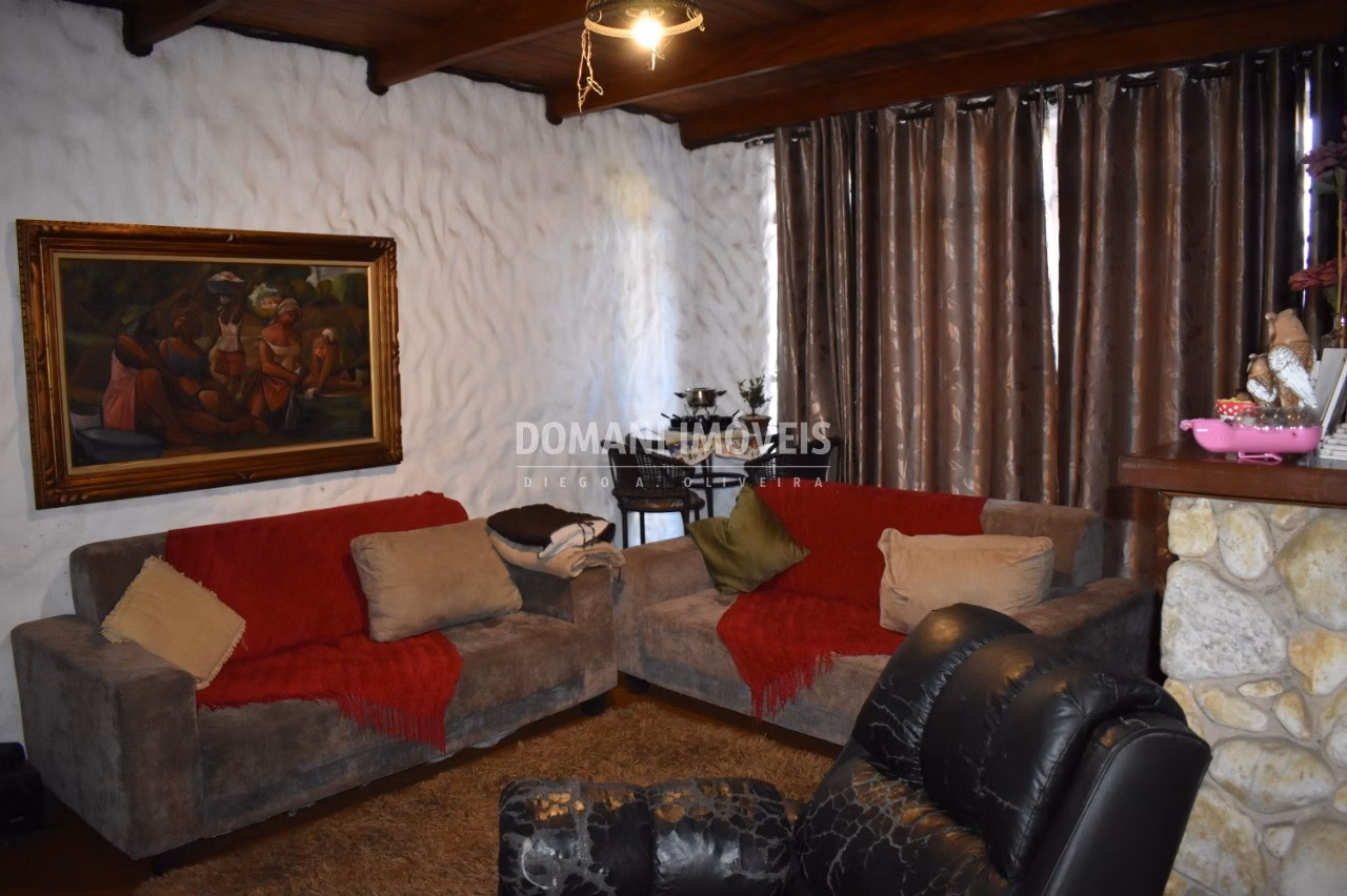 Casa de 380 m² em Campos do Jordão, SP
