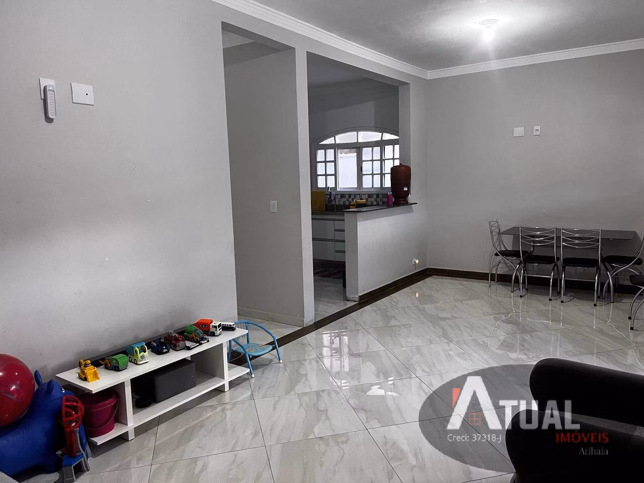 Casa de 300 m² em Mairiporã, SP