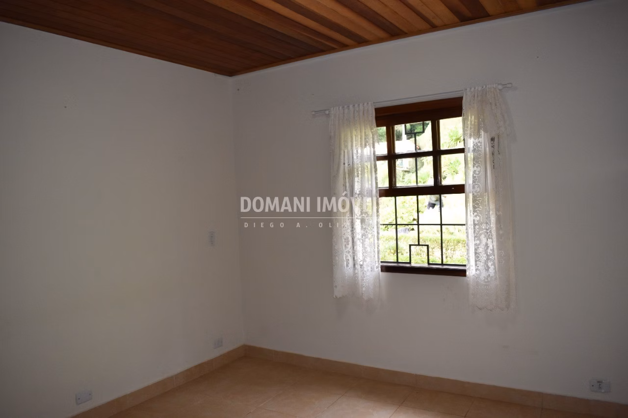 Casa de 3,450 m² em Campos do Jordão, SP