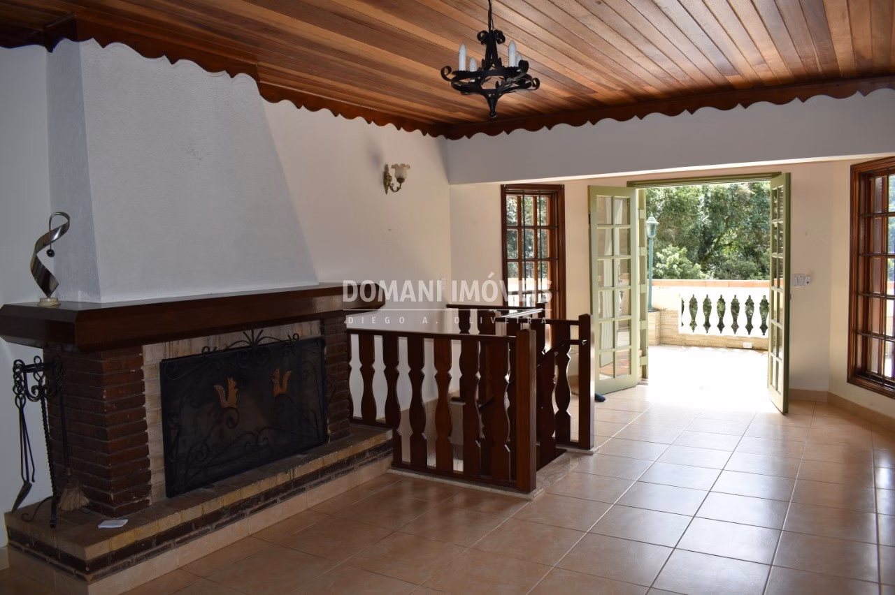 Casa de 3,450 m² em Campos do Jordão, SP