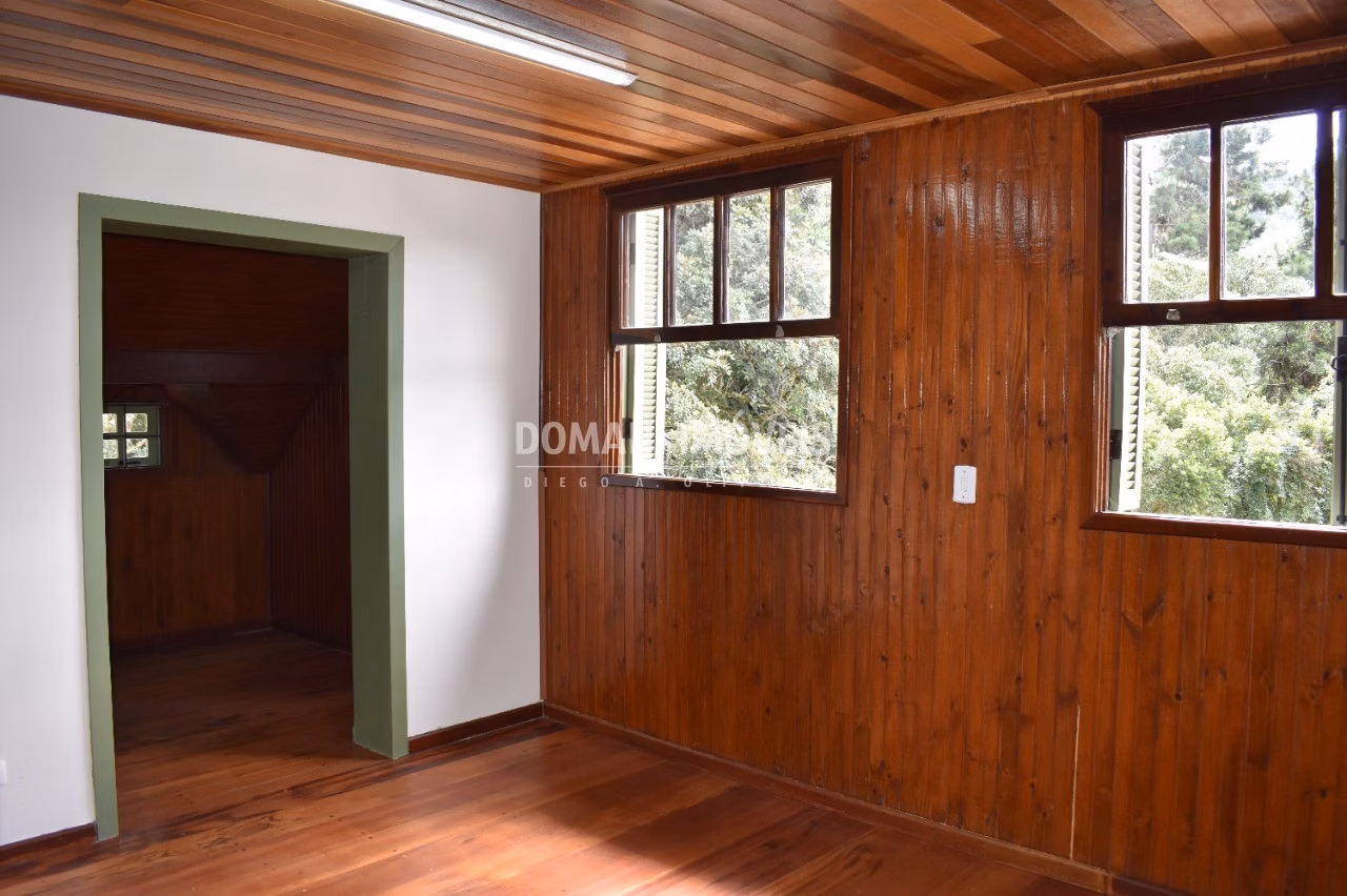 Casa de 3,450 m² em Campos do Jordão, SP